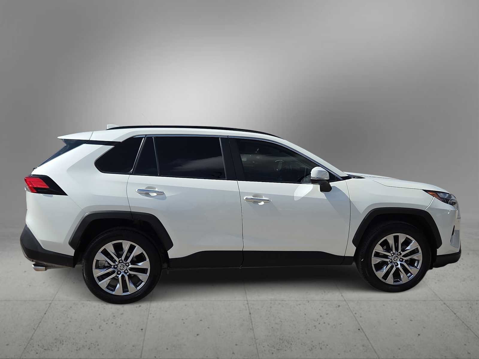Certified 2022 Toyota RAV4 Limited FWD image 9