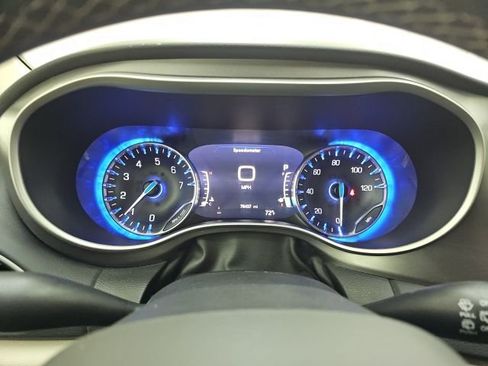 Used 2023 Chrysler Pacifica Touring-L FWD image 27