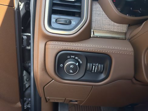 Used 2024 RAM 3500 Limited w/ Towing Technology Group AWD/4WD image 35