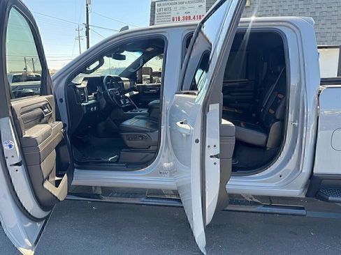 Used 2025 GMC Sierra 2500 AT4 AWD/4WD image 7