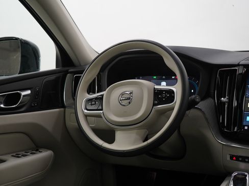 Used 2023 Volvo XC60 B5 Ultimate w/ Climate Package image 12