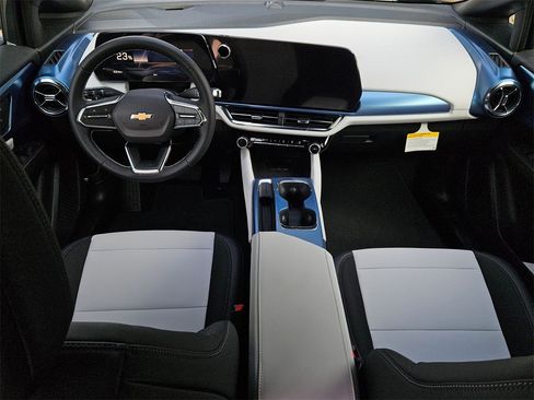 New 2026 Chevrolet Equinox EV LT image 20