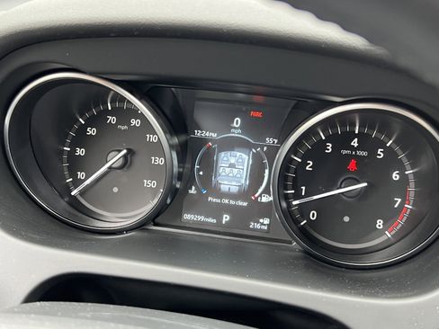 Used 2018 Land Rover Discovery Sport HSE image 24