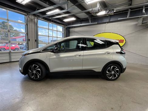 Used 2023 Chevrolet Bolt LT image 2