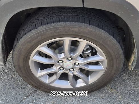 Used 2023 GMC Terrain SLT FWD image 8