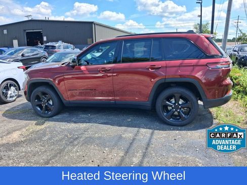 Used 2023 Jeep Grand Cherokee Laredo AWD/4WD image 5