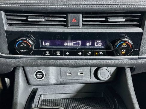 Used 2023 Nissan Rogue SV FWD image 16