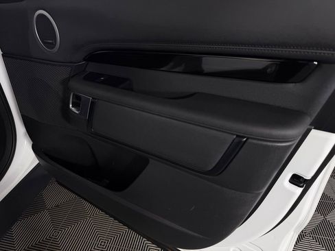 Used 2024 Land Rover Discovery S image 35