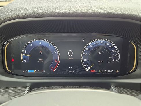 Used 2024 Jeep Wagoneer Series II w/ Flexible Seating Group image 28