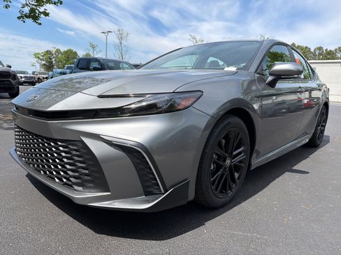 Used 2026 Toyota Camry SE FWD image 7