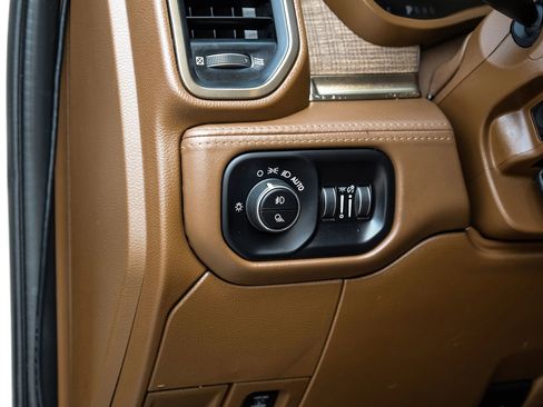 Used 2023 RAM 3500 Limited AWD/4WD image 40