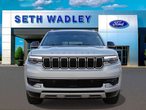 Used 2023 Jeep Wagoneer Series II w/ Premium Group I image 4