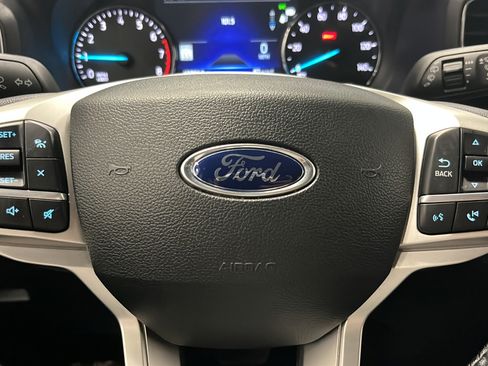 Used 2022 Ford Explorer XLT w/ Equipment Group 202A AWD/4WD image 16