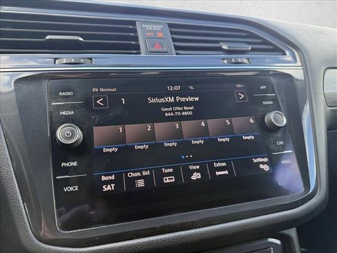 Used 2019 Volkswagen Tiguan SE image 19