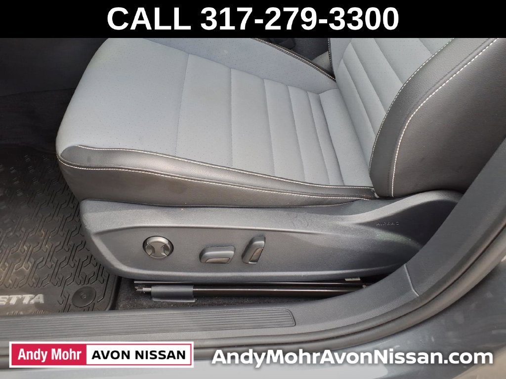 Used 2025 Volkswagen Jetta SE FWD image 17