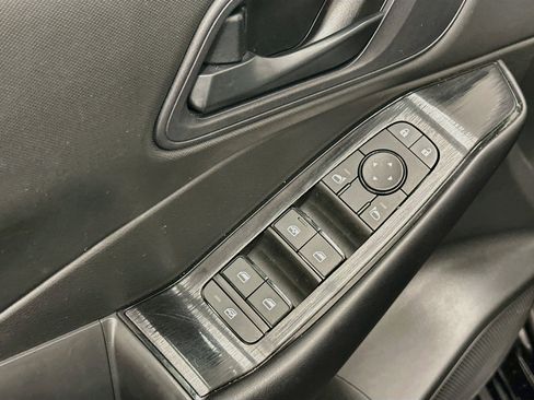 Used 2024 Nissan Rogue S AWD/4WD image 15