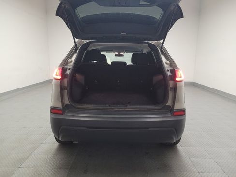 Used 2019 Jeep Cherokee Latitude w/ Popular Appearance Group image 29