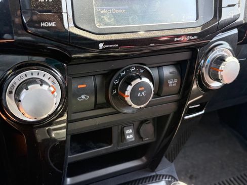 Used 2018 Toyota 4Runner TRD Off-Road Premium AWD/4WD image 9