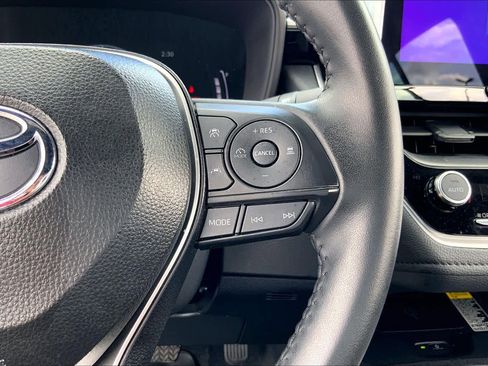 Used 2025 Toyota Corolla SE w/ SE Premium Package image 24