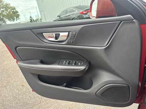 Used 2020 Volvo S60 T5 Momentum image 25
