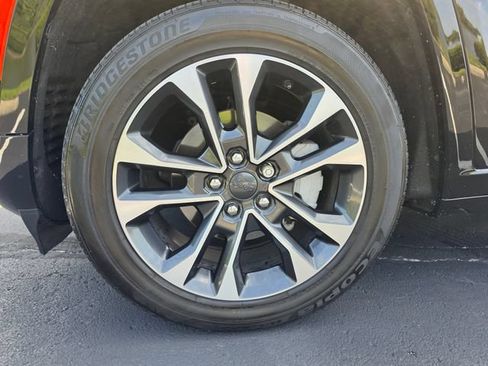 Used 2023 Jeep Grand Cherokee Overland AWD/4WD image 11