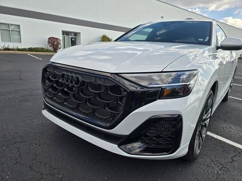 Used 2025 Audi Q8 Premium Plus image 11