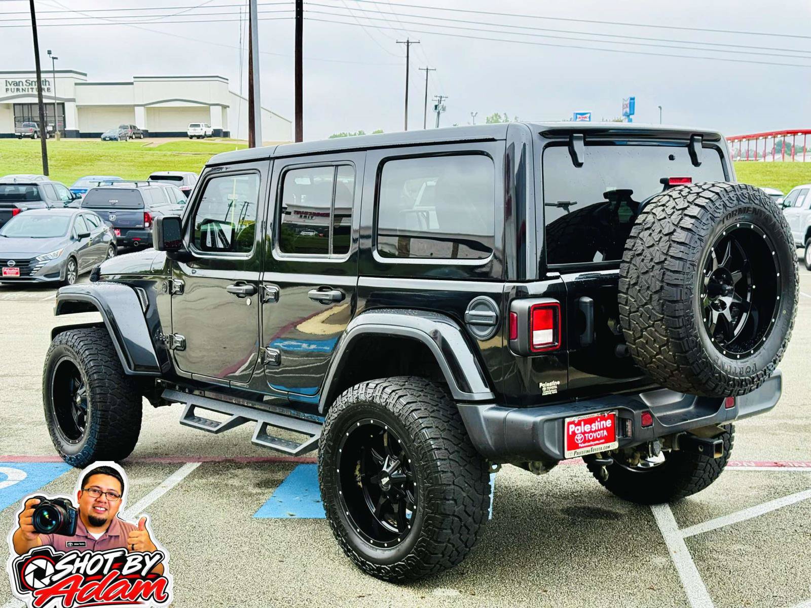 Used 2021 Jeep Wrangler Unlimited Sahara AWD/4WD image 3