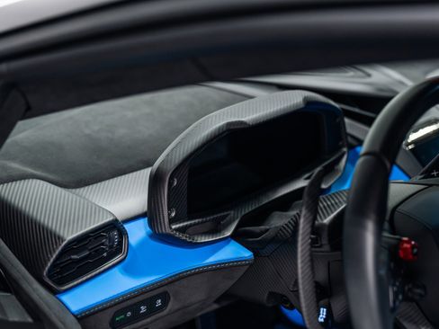 Used 2025 Lamborghini Revuelto image 15