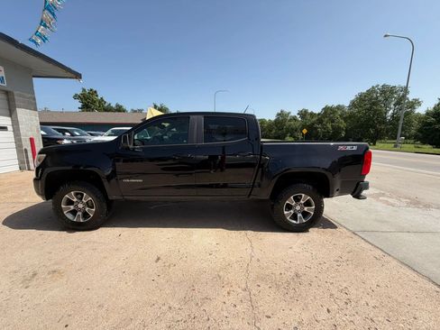 Used 2018 Chevrolet Colorado Z71 AWD/4WD image 3