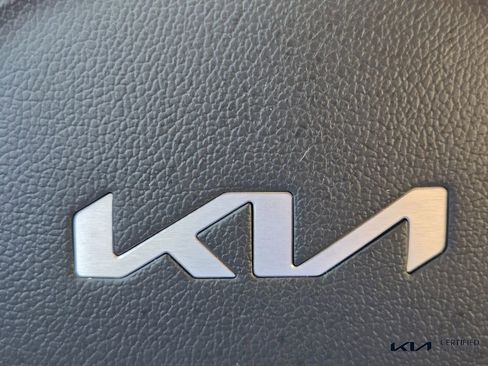 Certified 2025 Kia Sorento LX image 29