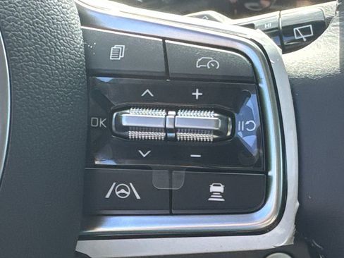 New 2026 Kia Carnival EX image 24