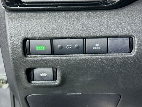 Used 2024 Nissan Sentra SR w/ SR Premium Package image 16