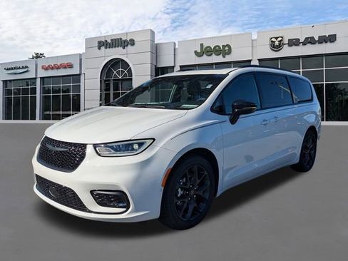 New 2026 Chrysler Pacifica Limited w/ S Appearance Package FWD image 8