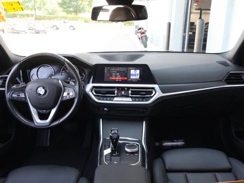 Used 2020 BMW 330i Sedan w/ Driving Assistance Package RWD image 16