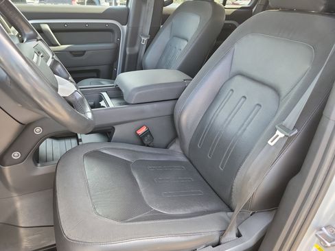 Used 2020 Land Rover Defender 110 First Edition image 4