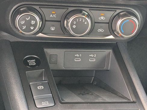 New 2025 Nissan Kicks SV w/ Charging Package FWD image 22