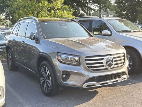 Used 2026 Mercedes-Benz GLB 250 4MATIC image 3