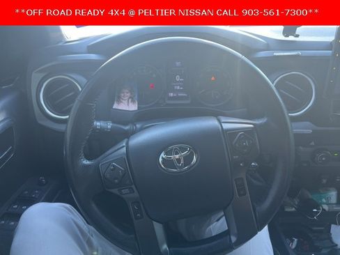 Used 2019 Toyota Tacoma TRD Off-Road image 10