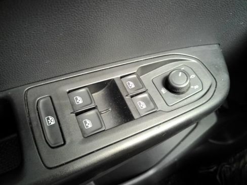 Used 2022 Volkswagen Taos SEL w/ Panoramic Sunroof Package FWD image 30