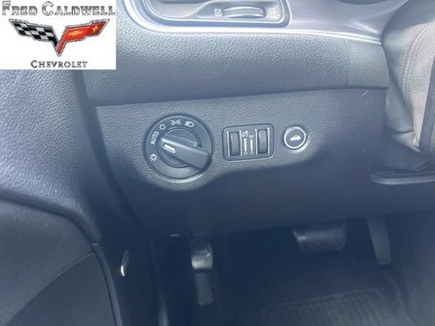 Used 2015 Dodge Challenger SXT w/ Super Sport Group (SS/T) RWD image 22