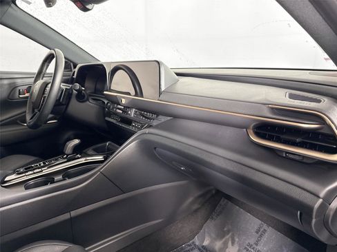 Used 2025 Toyota Crown Signia image 58