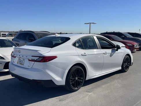 Used 2025 Toyota Camry SE image 2