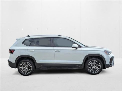 New 2025 Volkswagen Taos SE image 8