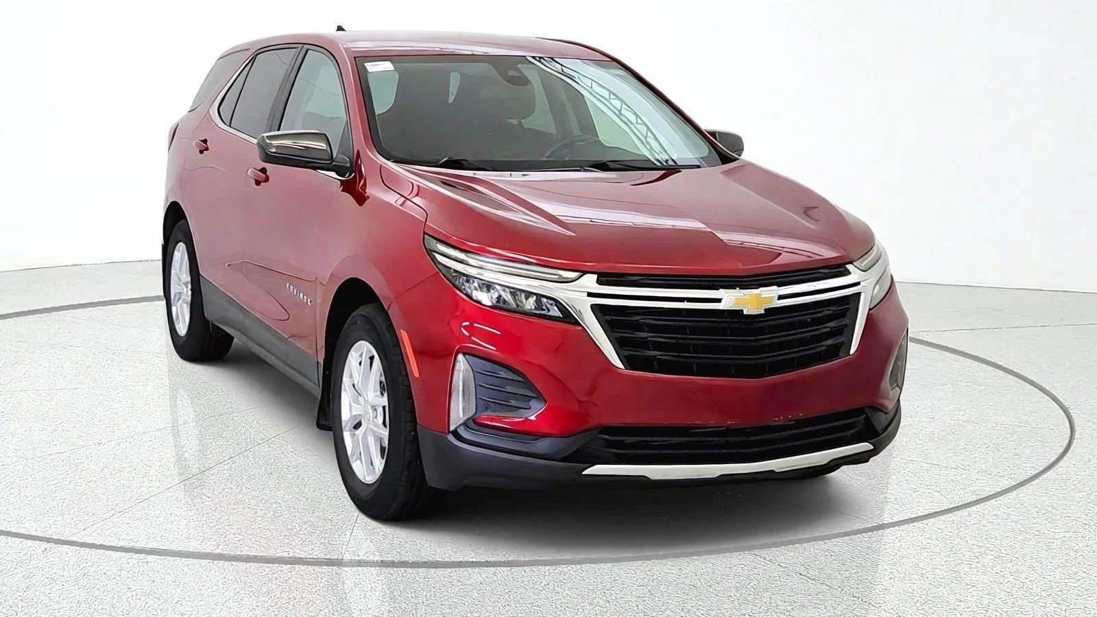 Used 2024 Chevrolet Equinox LT FWD image 2