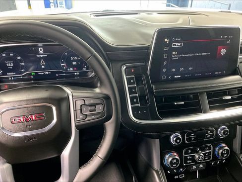 Used 2023 GMC Yukon XL SLT AWD/4WD image 19