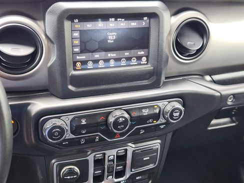Used 2018 Jeep Wrangler Unlimited Sport S AWD/4WD image 33
