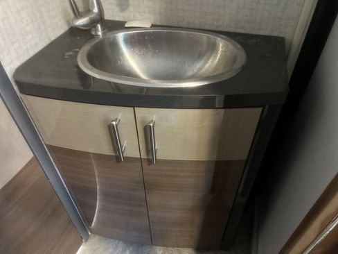 Used 2015 Mercedes-Benz Sprinter 3500 image 42