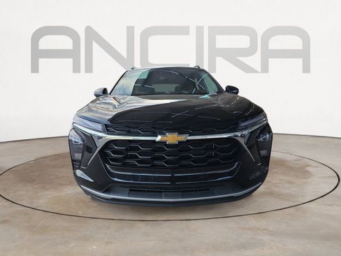 Used 2025 Chevrolet Trax LT w/ LT Convenience Package image 3