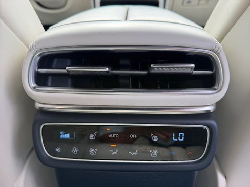 Used 2025 Genesis GV80 3.5T Prestige AWD/4WD image 32