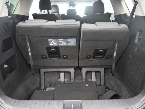 Used 2023 Kia Carnival LX FWD image 24